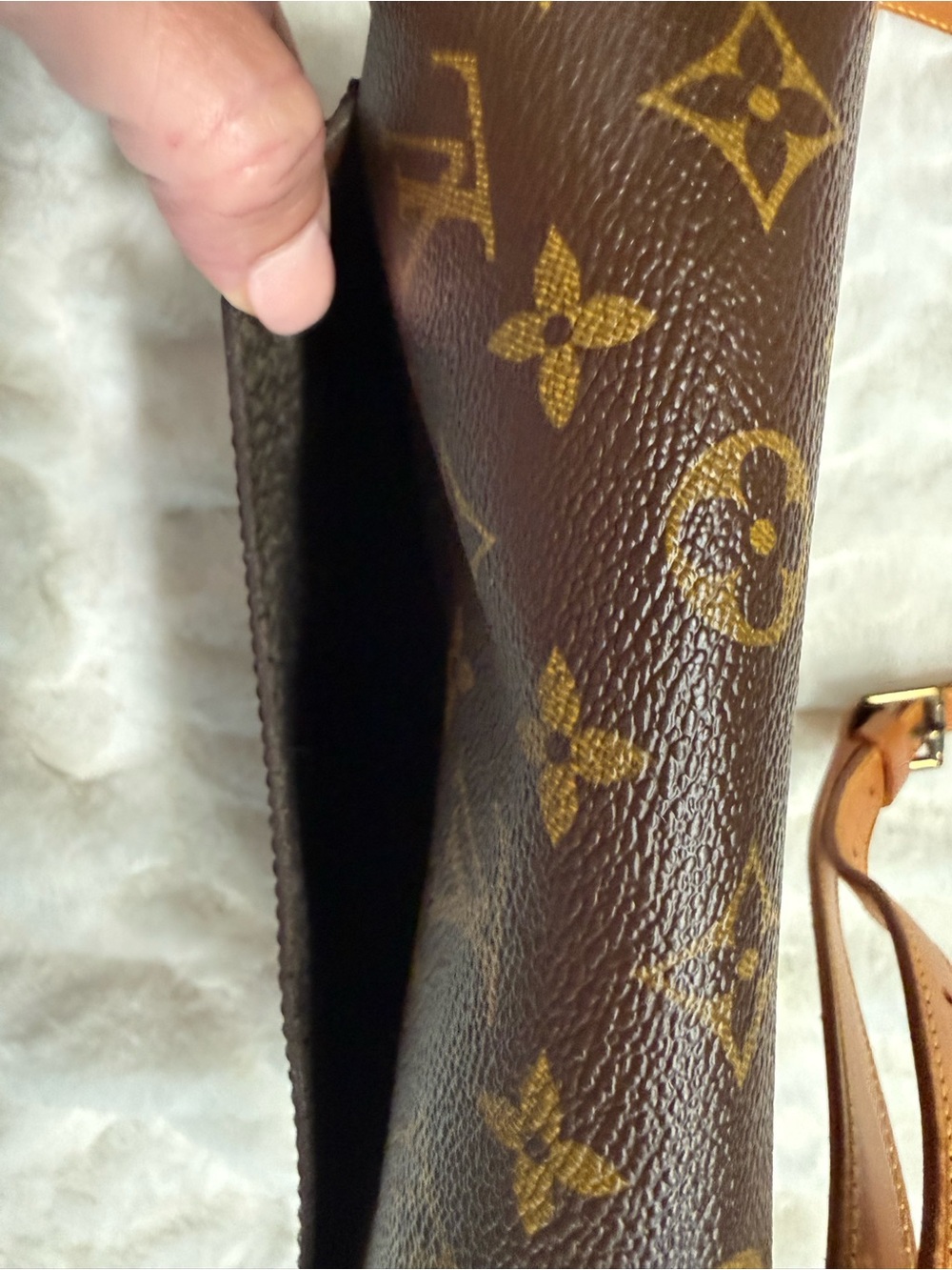 Louis Vuitton Brown Monogram Saint Cloud Crossbody - Picture 7 of 15